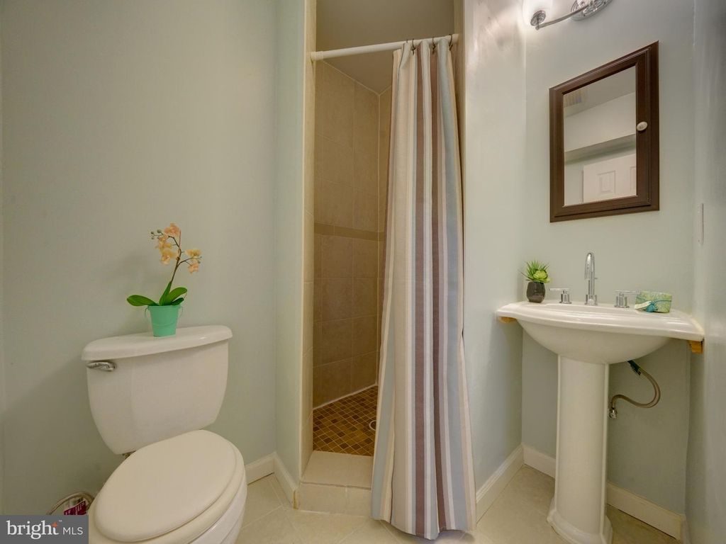 Image 37 of property listing at 2813 CABIN CREEK DR, Burtonsville, MD 20866