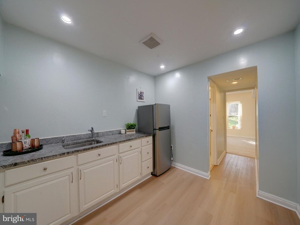 Image 38 of property listing at 2813 CABIN CREEK DR, Burtonsville, MD 20866