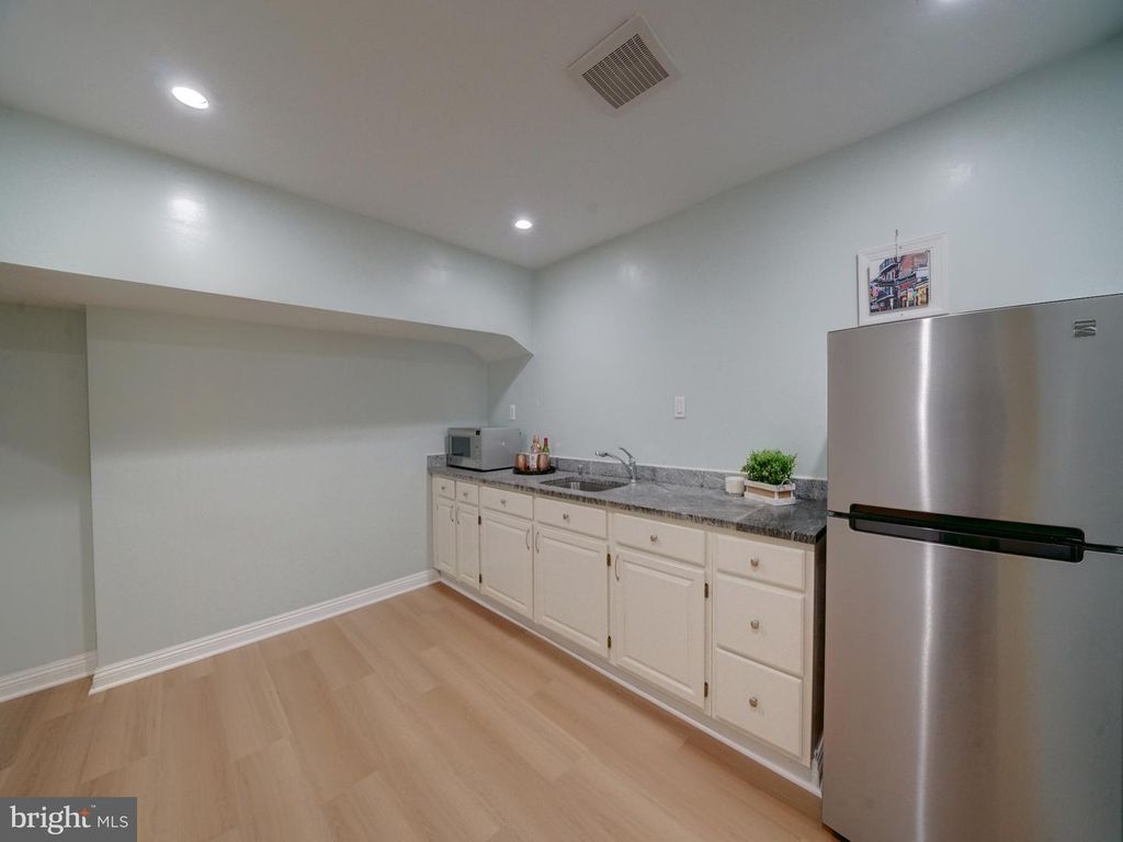 Image 39 of property listing at 2813 CABIN CREEK DR, Burtonsville, MD 20866