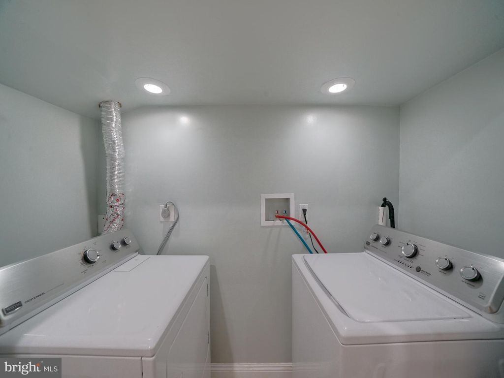 Image 41 of property listing at 2813 CABIN CREEK DR, Burtonsville, MD 20866