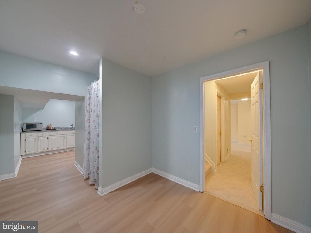 Image 42 of property listing at 2813 CABIN CREEK DR, Burtonsville, MD 20866