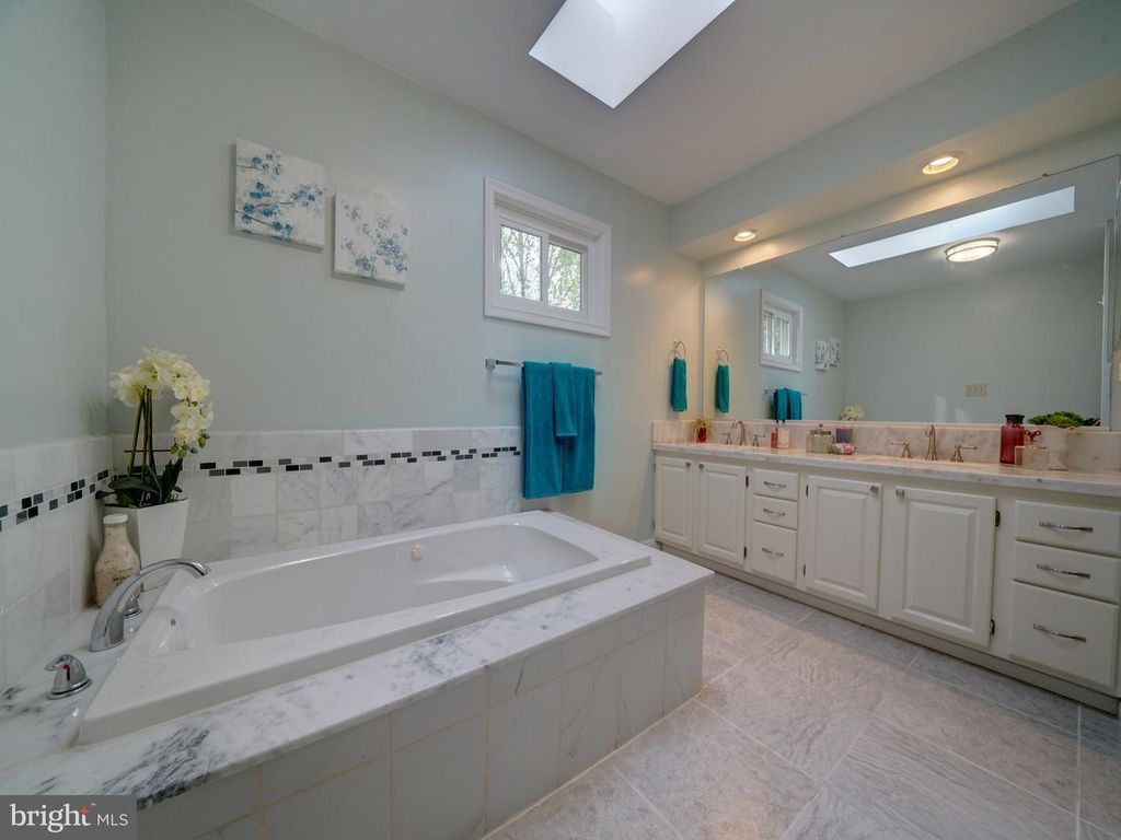 Image 47 of property listing at 2813 CABIN CREEK DR, Burtonsville, MD 20866