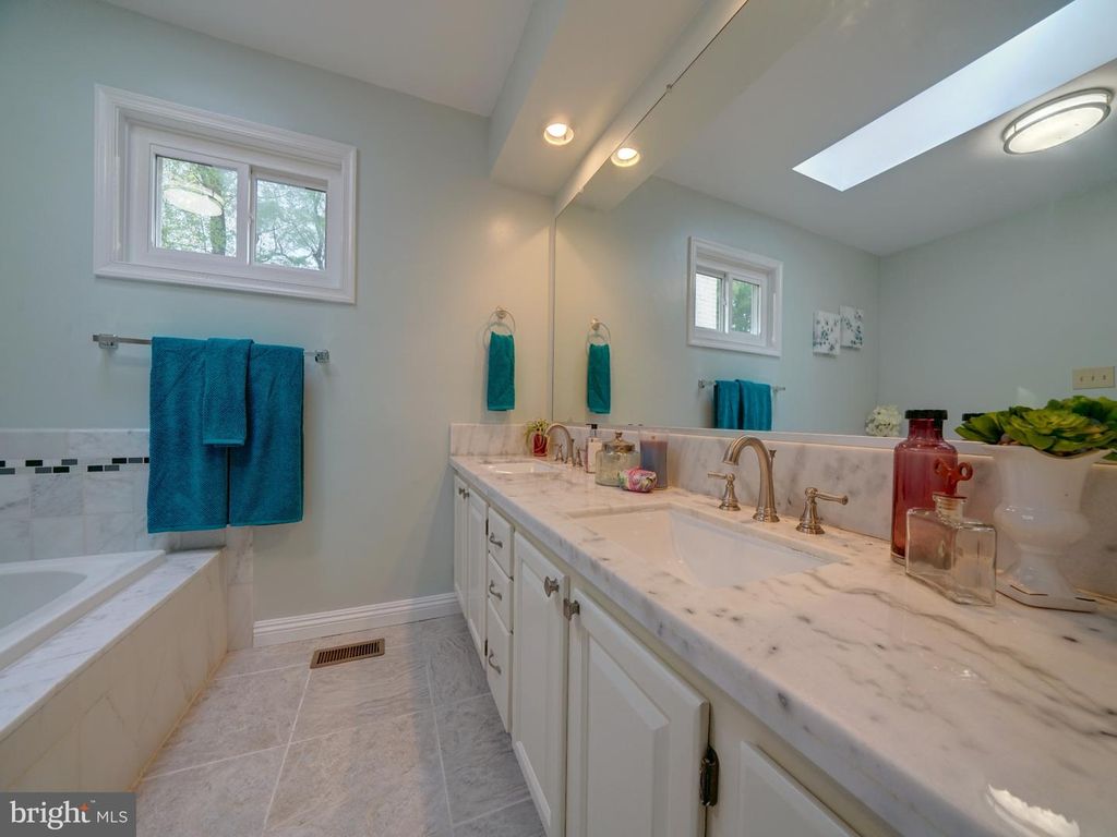 Image 49 of property listing at 2813 CABIN CREEK DR, Burtonsville, MD 20866