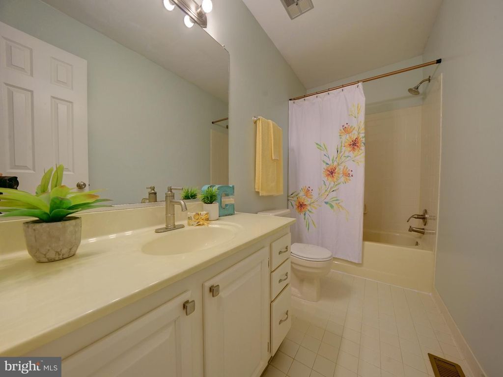 Image 60 of property listing at 2813 CABIN CREEK DR, Burtonsville, MD 20866