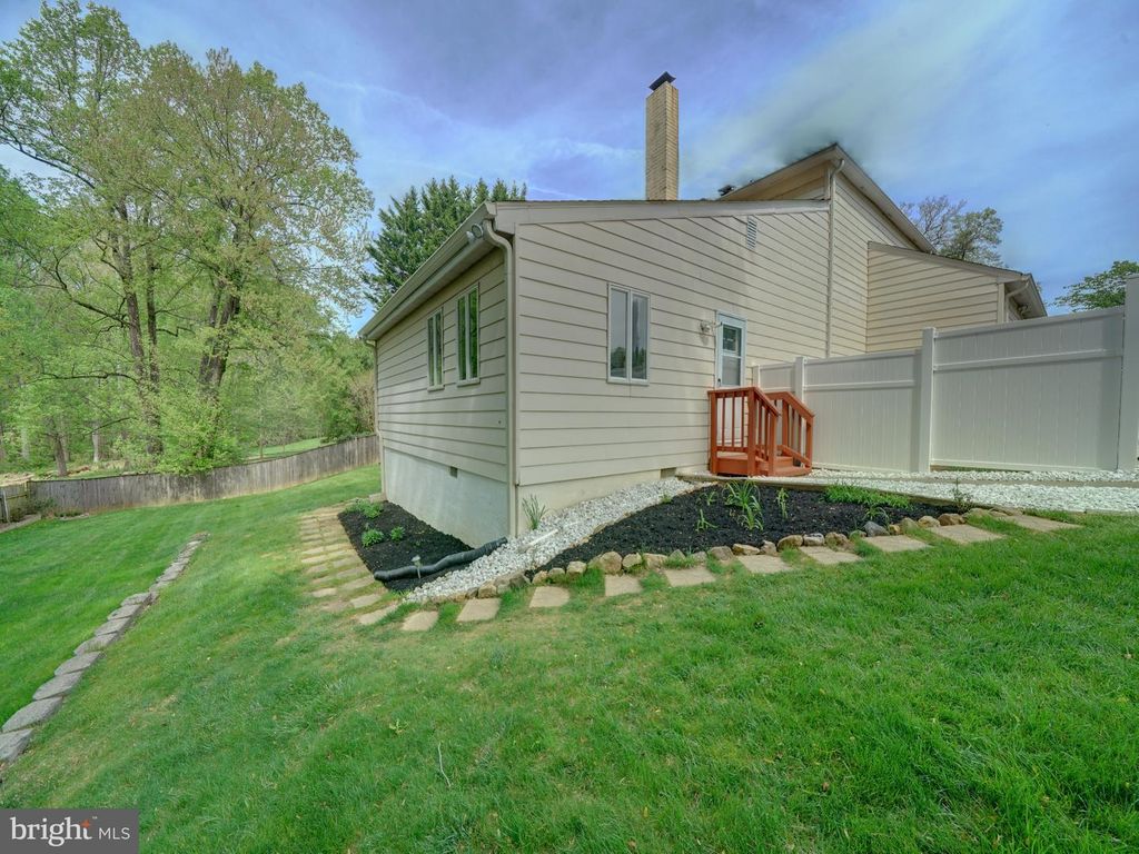 Image 63 of property listing at 2813 CABIN CREEK DR, Burtonsville, MD 20866