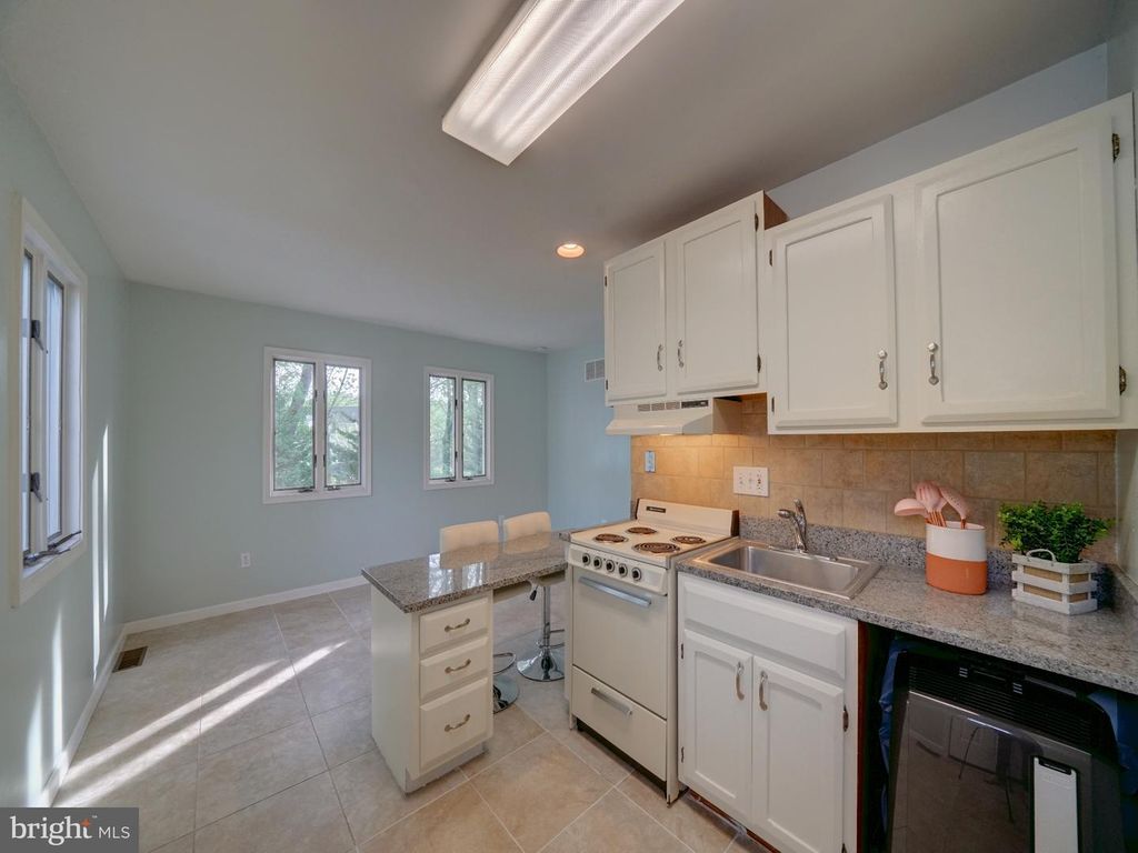 Image 65 of property listing at 2813 CABIN CREEK DR, Burtonsville, MD 20866