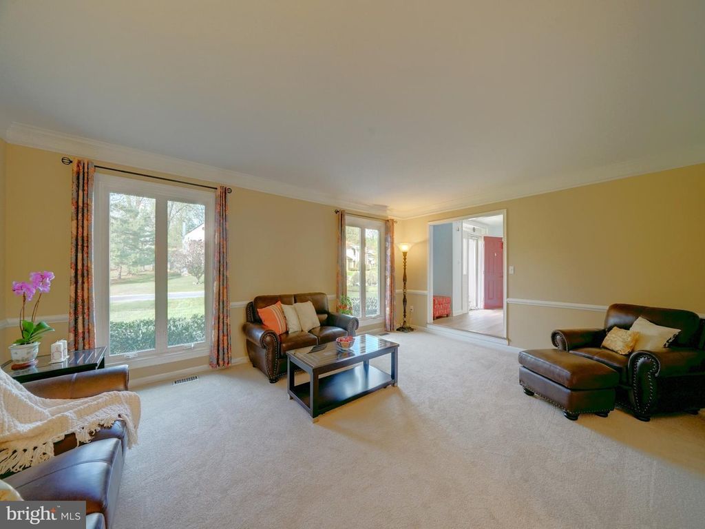 Image 8 of property listing at 2813 CABIN CREEK DR, Burtonsville, MD 20866