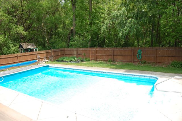 7143 Dove Drive, Schererville, IN 46375