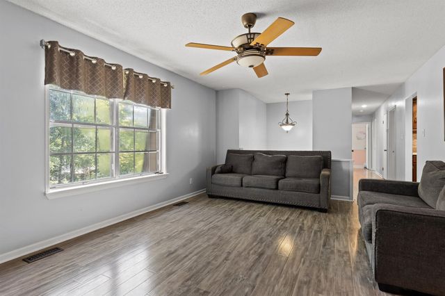 2404 Horseshoe Drive, Soddy Daisy, TN 37379