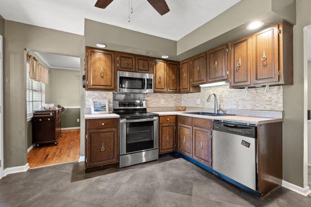 2404 Horseshoe Drive, Soddy Daisy, TN 37379