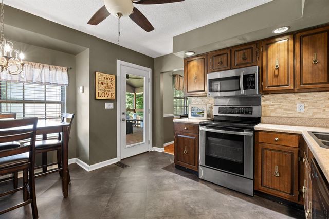 2404 Horseshoe Drive, Soddy Daisy, TN 37379