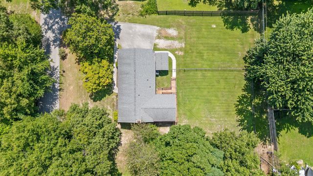 2404 Horseshoe Drive, Soddy Daisy, TN 37379
