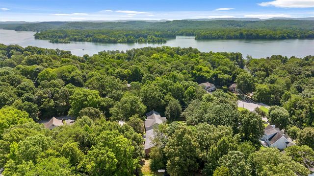 2404 Horseshoe Drive, Soddy Daisy, TN 37379