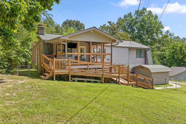 2404 Horseshoe Drive, Soddy Daisy, TN 37379