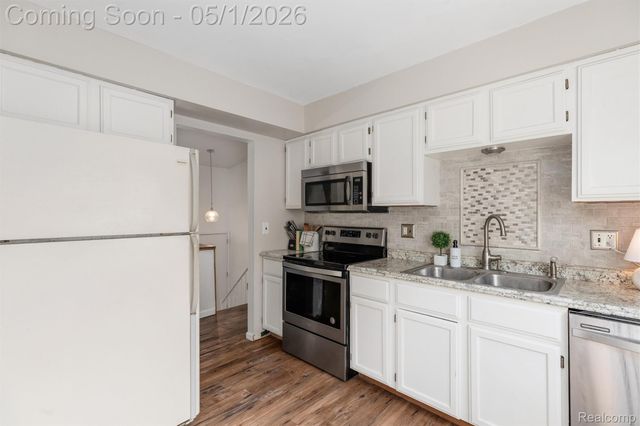 42646 Somerset Drive, Canton Charter Township, MI 48187