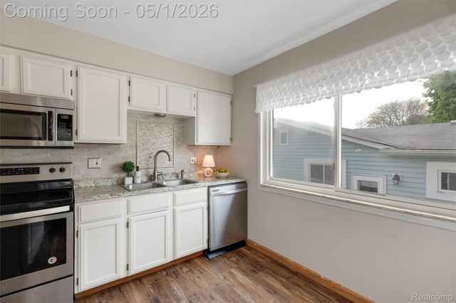 42646 Somerset Drive, Canton Charter Township, MI 48187