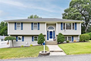 17 Middle Street, North Providence, RI 02911