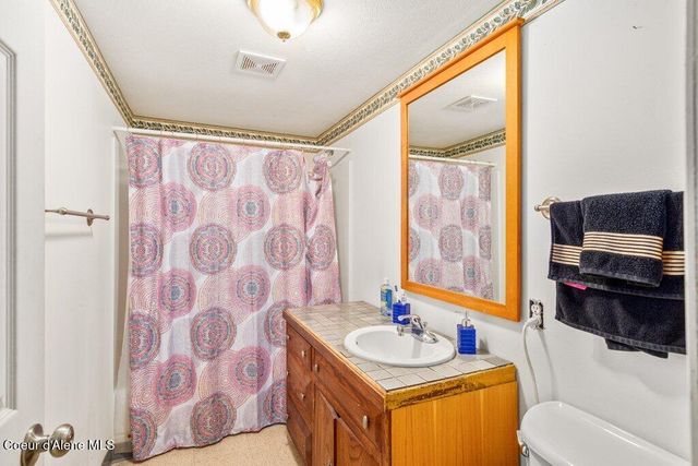 842 Eastriver Spur, Priest River, ID 83856