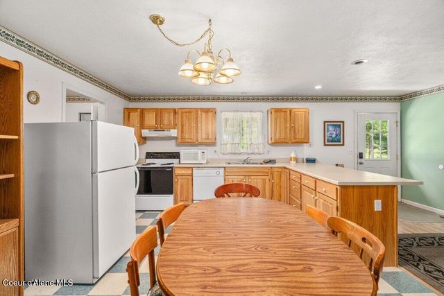 842 Eastriver Spur, Priest River, ID 83856