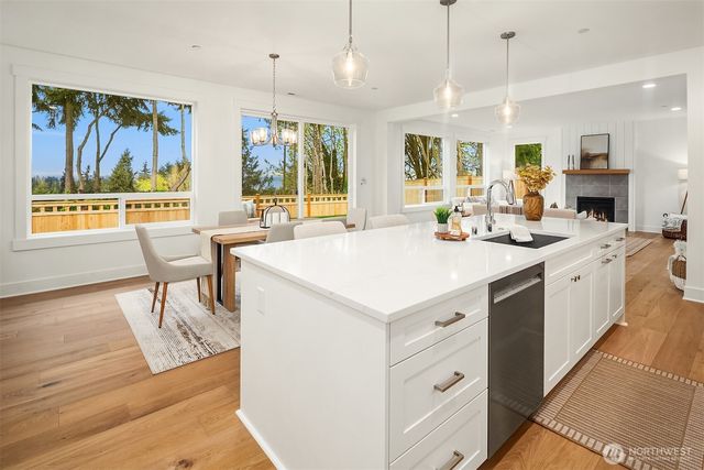 22214 98th Avenue W, Edmonds, WA 98020
