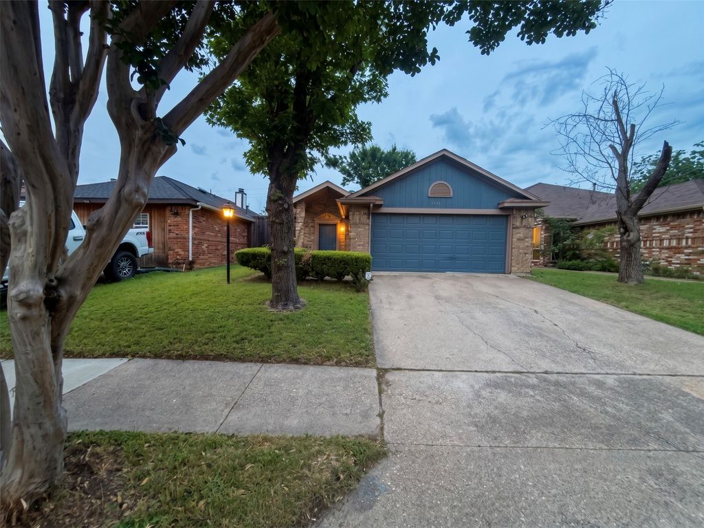 4244 Flamingo Way, Mesquite, TX 75150