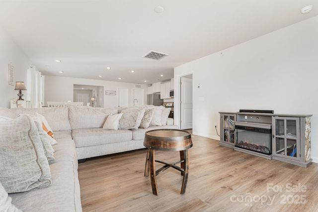 150 Mountain Bridge Way, Statesville, NC 28625