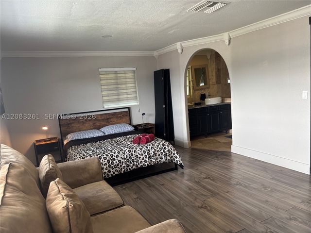4120 NW 166th St, Miami Gardens, FL 33054