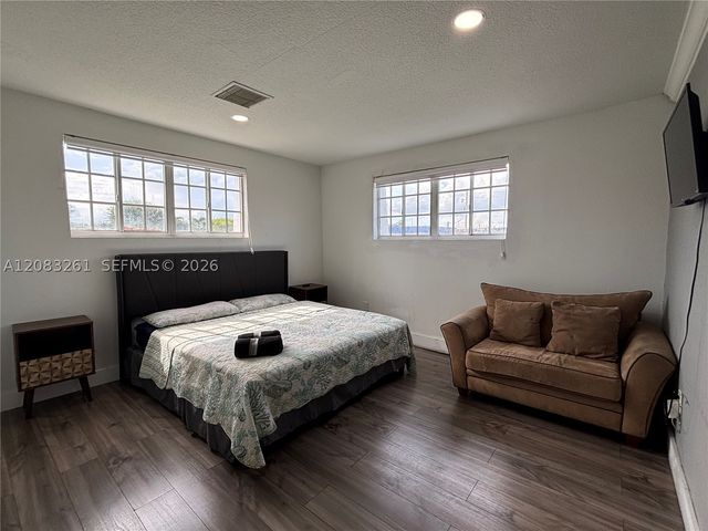 4120 NW 166th St, Miami Gardens, FL 33054