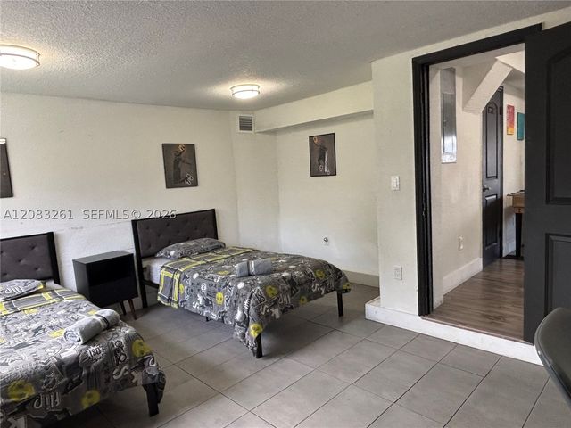 4120 NW 166th St, Miami Gardens, FL 33054