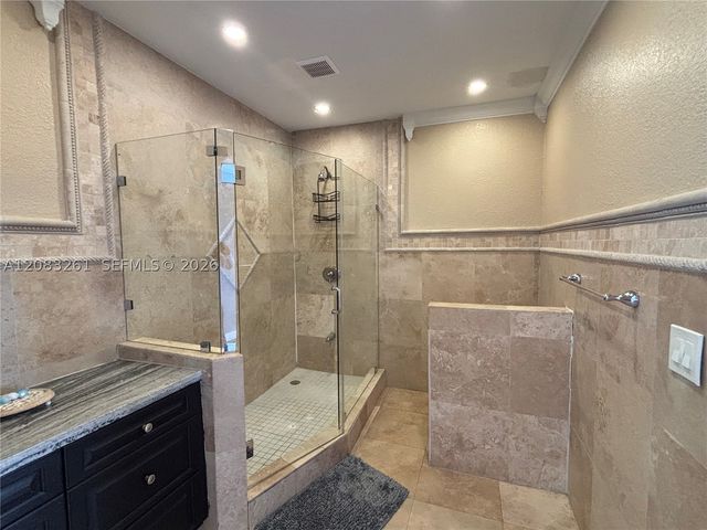 4120 NW 166th St, Miami Gardens, FL 33054