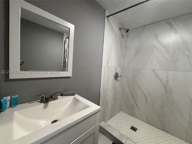 4120 NW 166th St, Miami Gardens, FL 33054