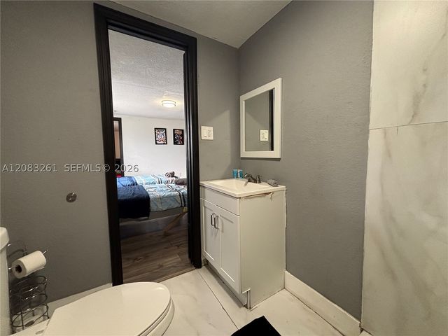 4120 NW 166th St, Miami Gardens, FL 33054
