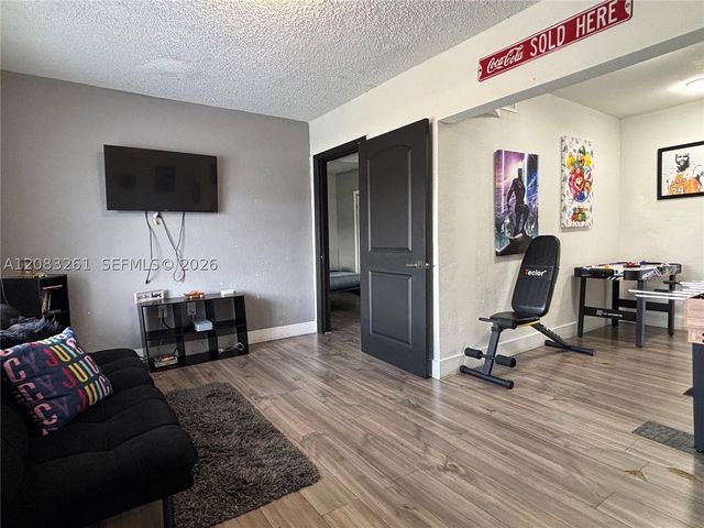 4120 NW 166th St, Miami Gardens, FL 33054