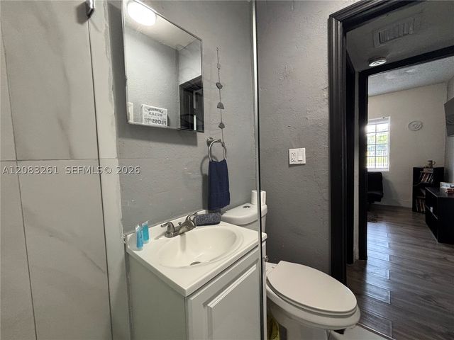 4120 NW 166th St, Miami Gardens, FL 33054