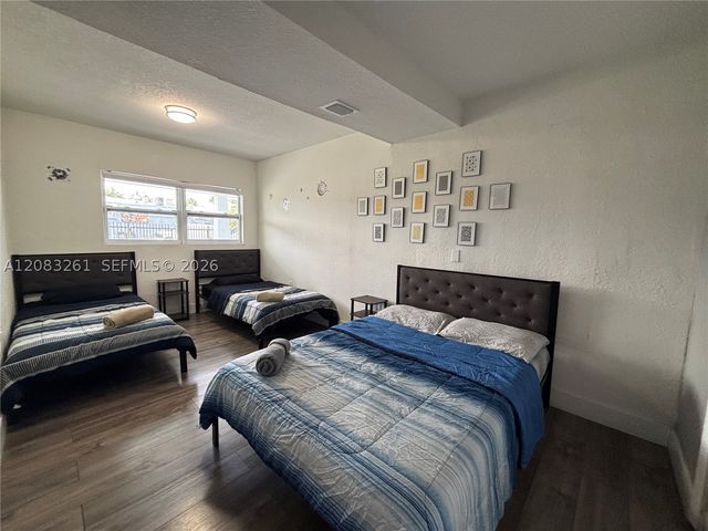4120 NW 166th St, Miami Gardens, FL 33054