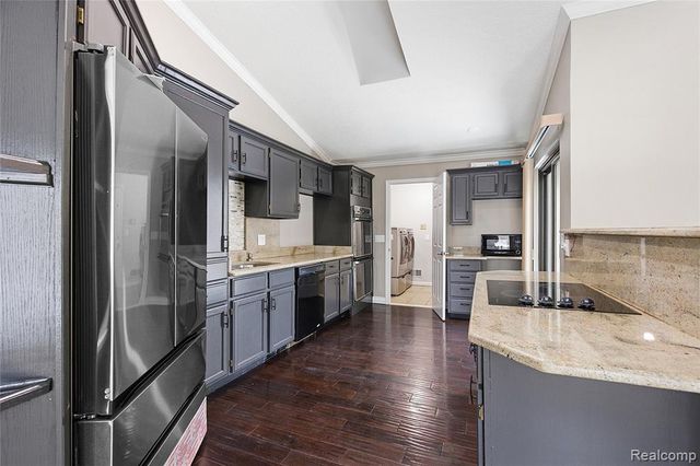 7154 Westchester, West Bloomfield, MI 48322