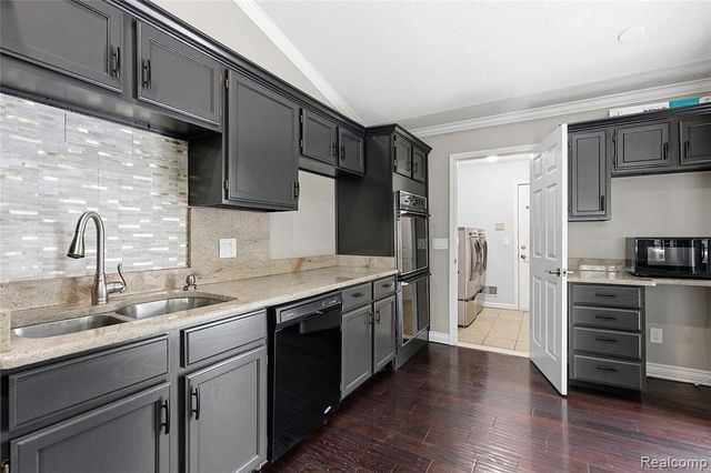 7154 Westchester, West Bloomfield, MI 48322