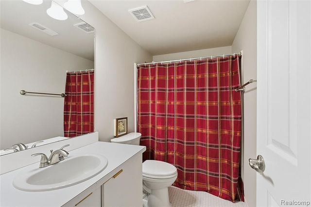 7154 Westchester, West Bloomfield, MI 48322