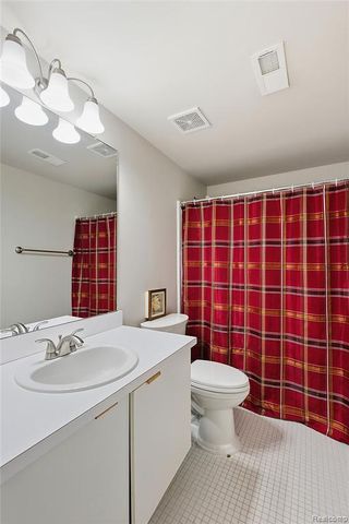 7154 Westchester, West Bloomfield, MI 48322