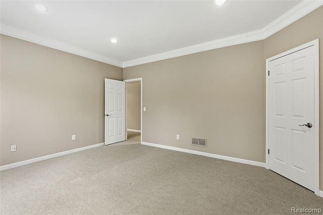 7154 Westchester, West Bloomfield, MI 48322