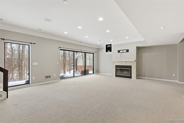 7154 Westchester, West Bloomfield, MI 48322