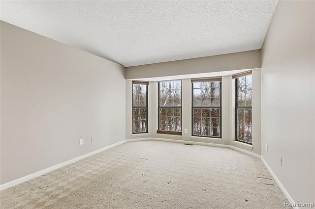 7154 Westchester, West Bloomfield, MI 48322