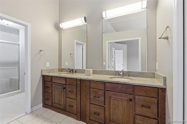 7154 Westchester, West Bloomfield, MI 48322