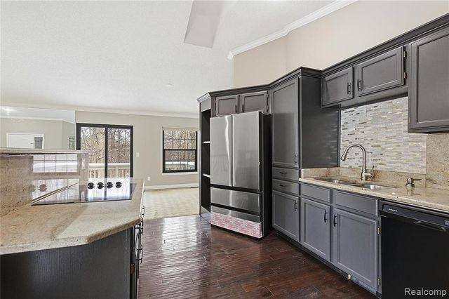 7154 Westchester, West Bloomfield, MI 48322