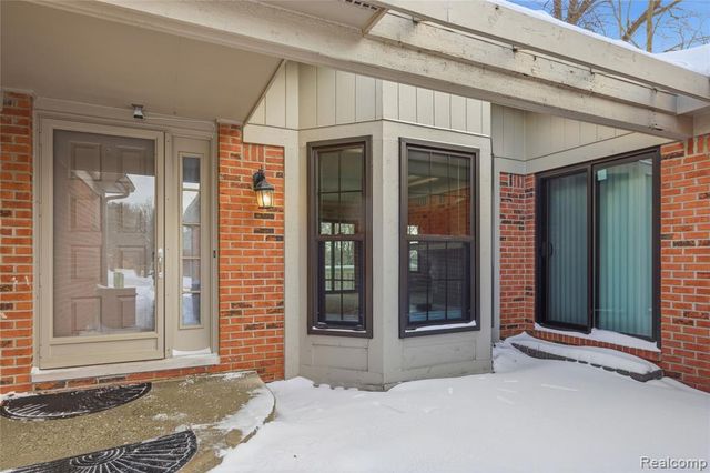 7154 Westchester, West Bloomfield, MI 48322