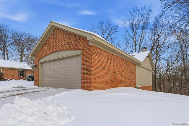 7154 Westchester, West Bloomfield, MI 48322