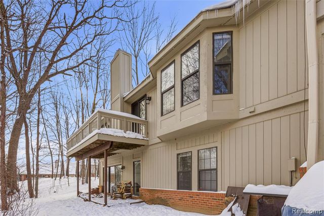 7154 Westchester, West Bloomfield, MI 48322