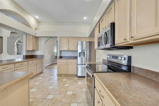 300 HAMPSHIRE AVENUE, Spring Hill, FL 34606