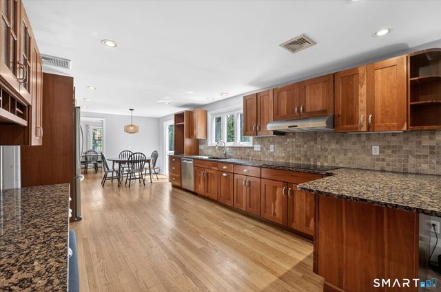 22 Fox Den Road, Simsbury, CT 06092