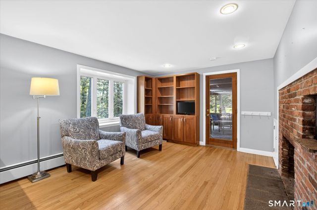 22 Fox Den Road, Simsbury, CT 06092